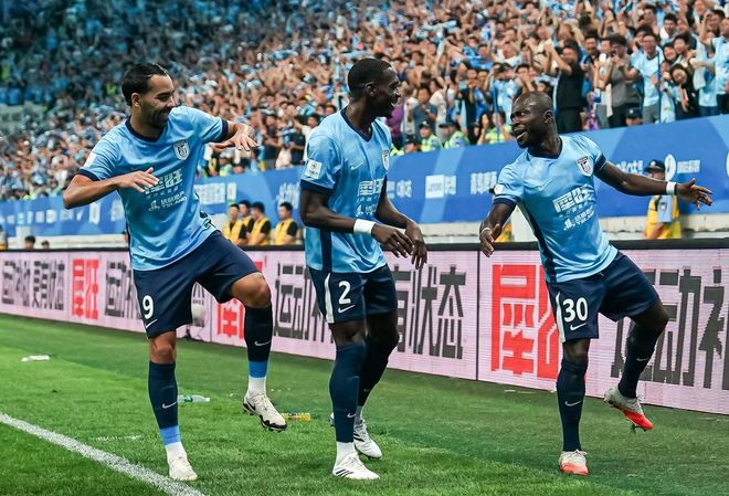 从2-0到1-3!大连英博“趁你病要你命”,首回合令大连球迷不爽